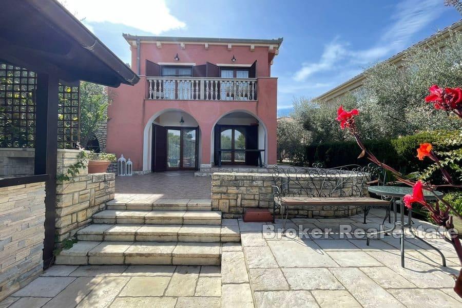 Insel Ugljan - Steinhäuser in der ersten Reihe zum Meer