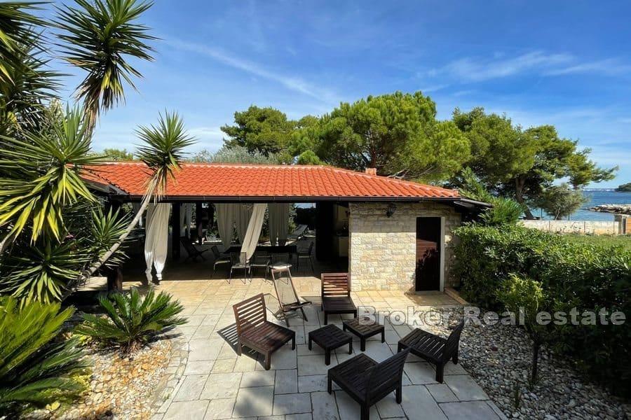 Øya Ugljan - Steinhus i første rad til sjøen