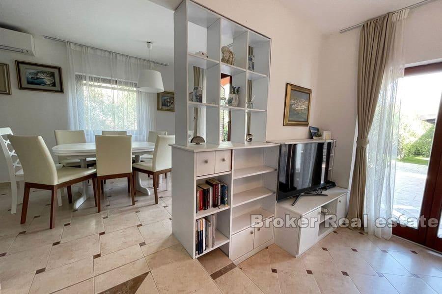 Insel Ugljan - Steinhäuser in der ersten Reihe zum Meer