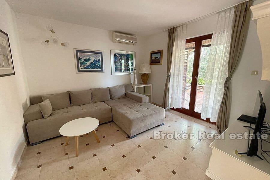 Øya Ugljan - Steinhus i første rad til sjøen