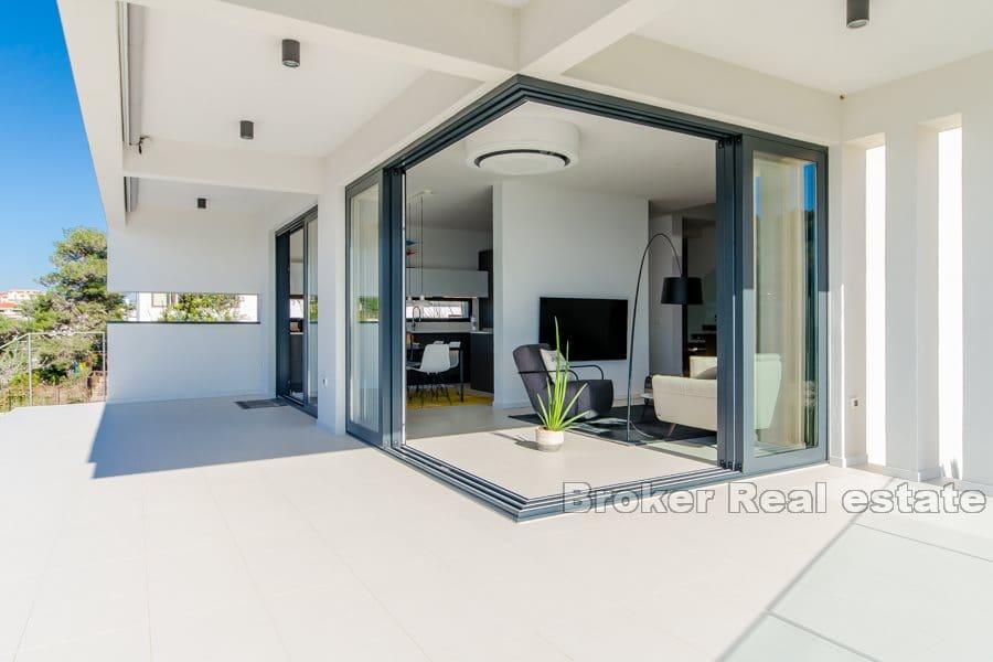 Rogoznica - Moderna vila s bazenom uz more