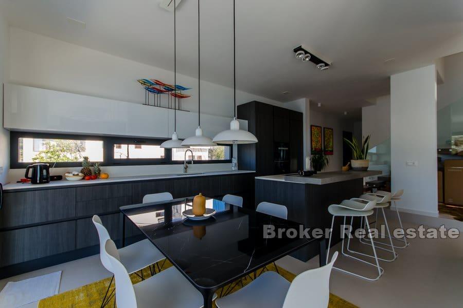 Rogoznica - Moderna vila s bazenom uz more