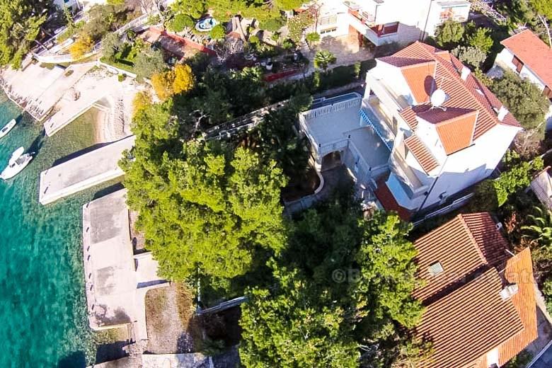 nær Sibenik, attraktivt hus på første rad til sjøe