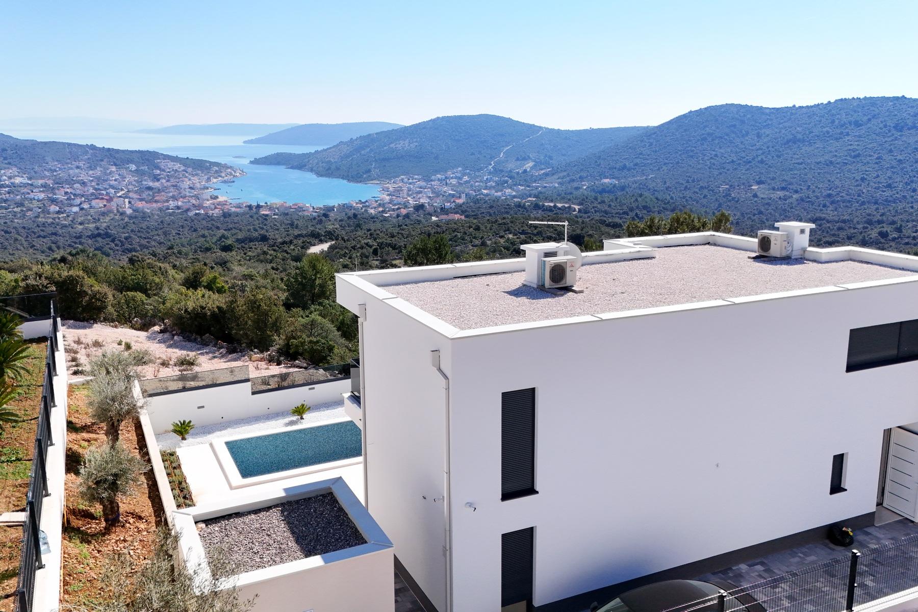 Trogir - En bygd med seks villaer med svømmebasseng, moderne design