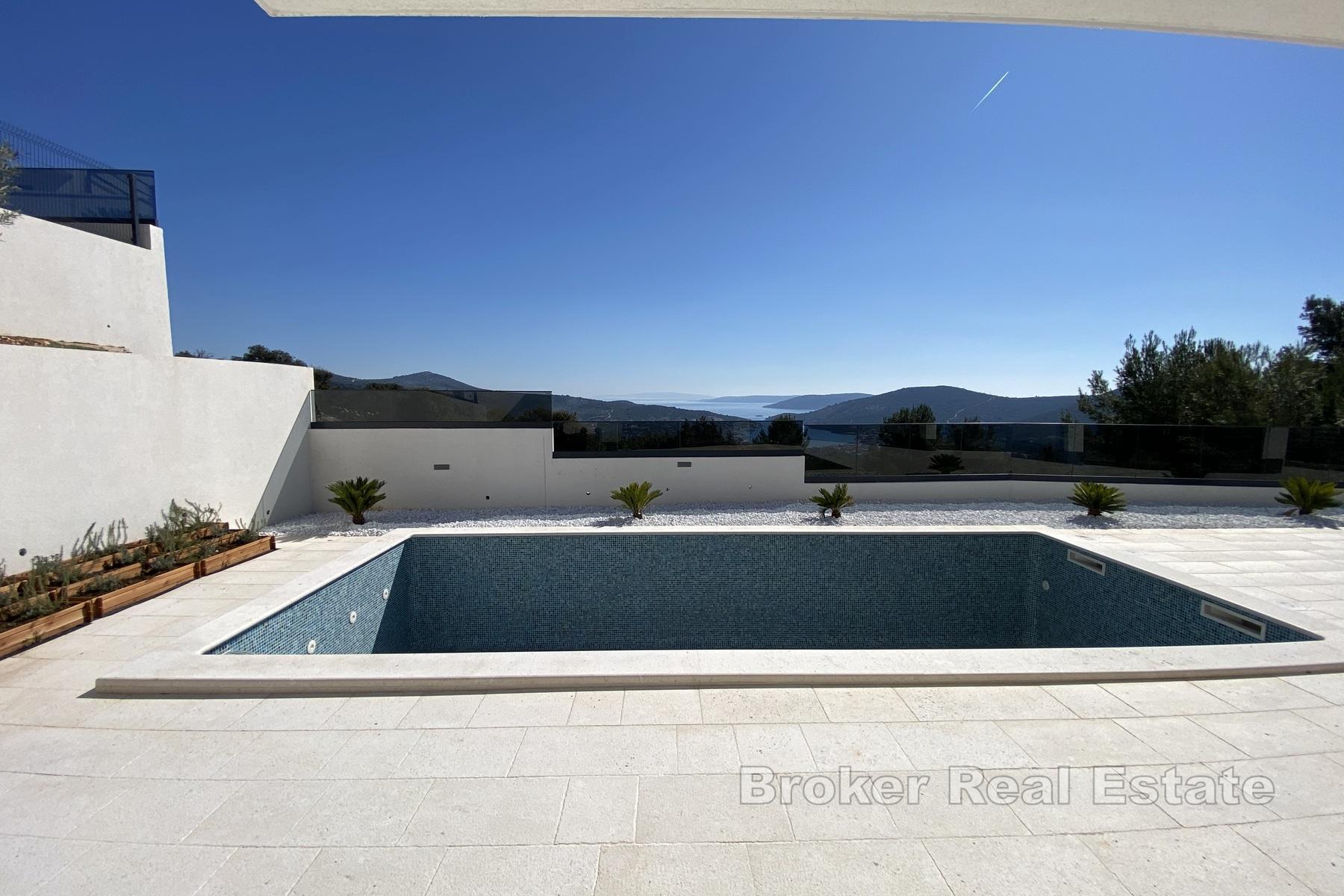 Trogir - Un règlement de six villas avec piscines, design moderne