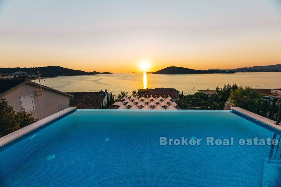 Rogoznica - Villa moderna con vista sul mare aperto