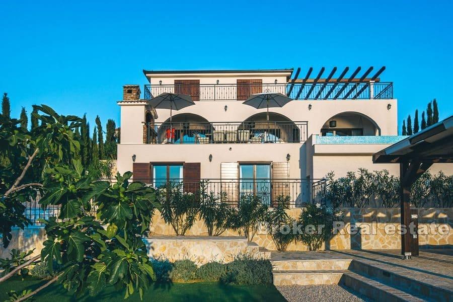 Rogoznica - Nowoczesna willa z otwartym widokiem na morze