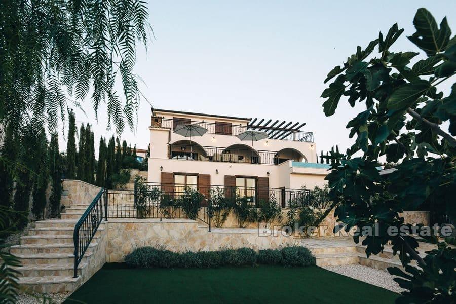 Rogoznica - Nowoczesna willa z otwartym widokiem na morze