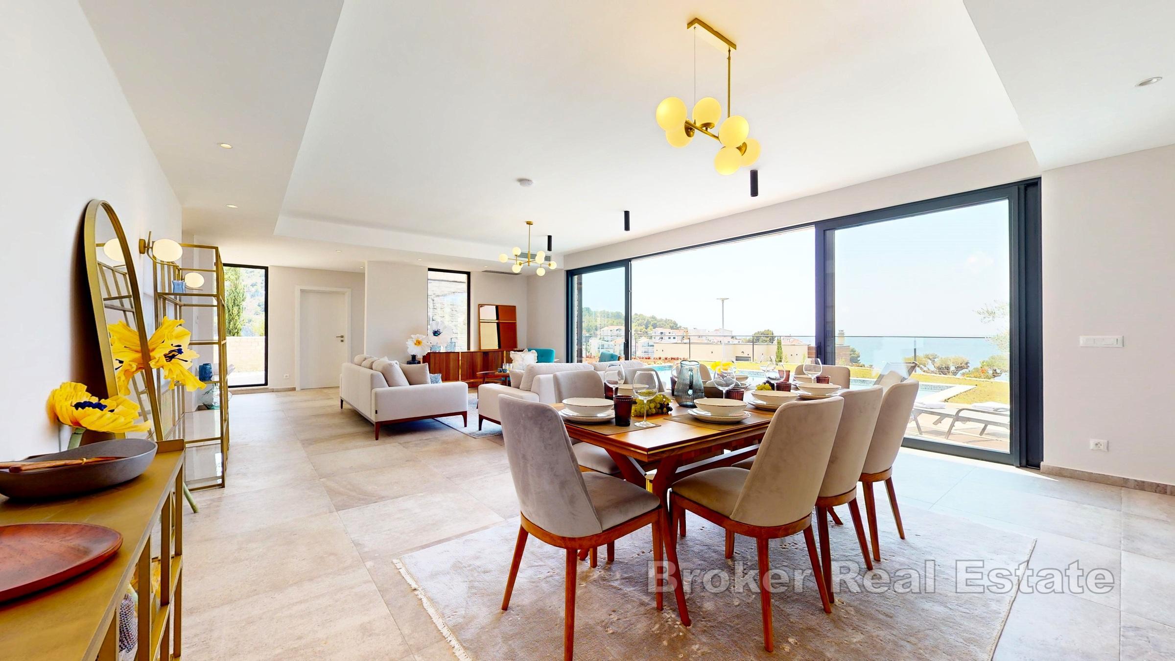 Современная вилла с бассейном, вторая линия от моря