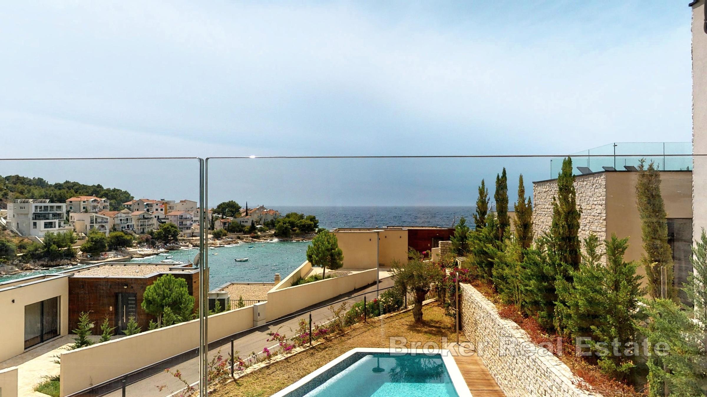Villa moderna con piscina