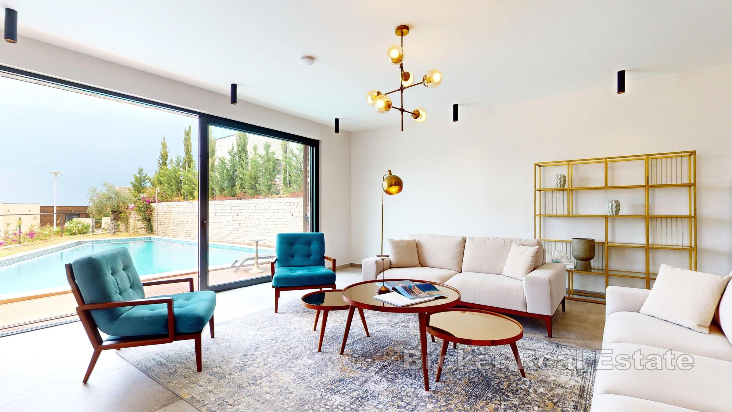 Moderne villa med svømmebasseng