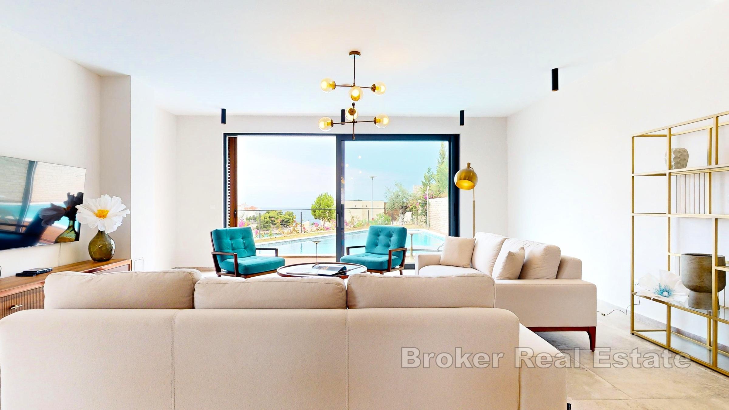 Moderne villa med svømmebasseng