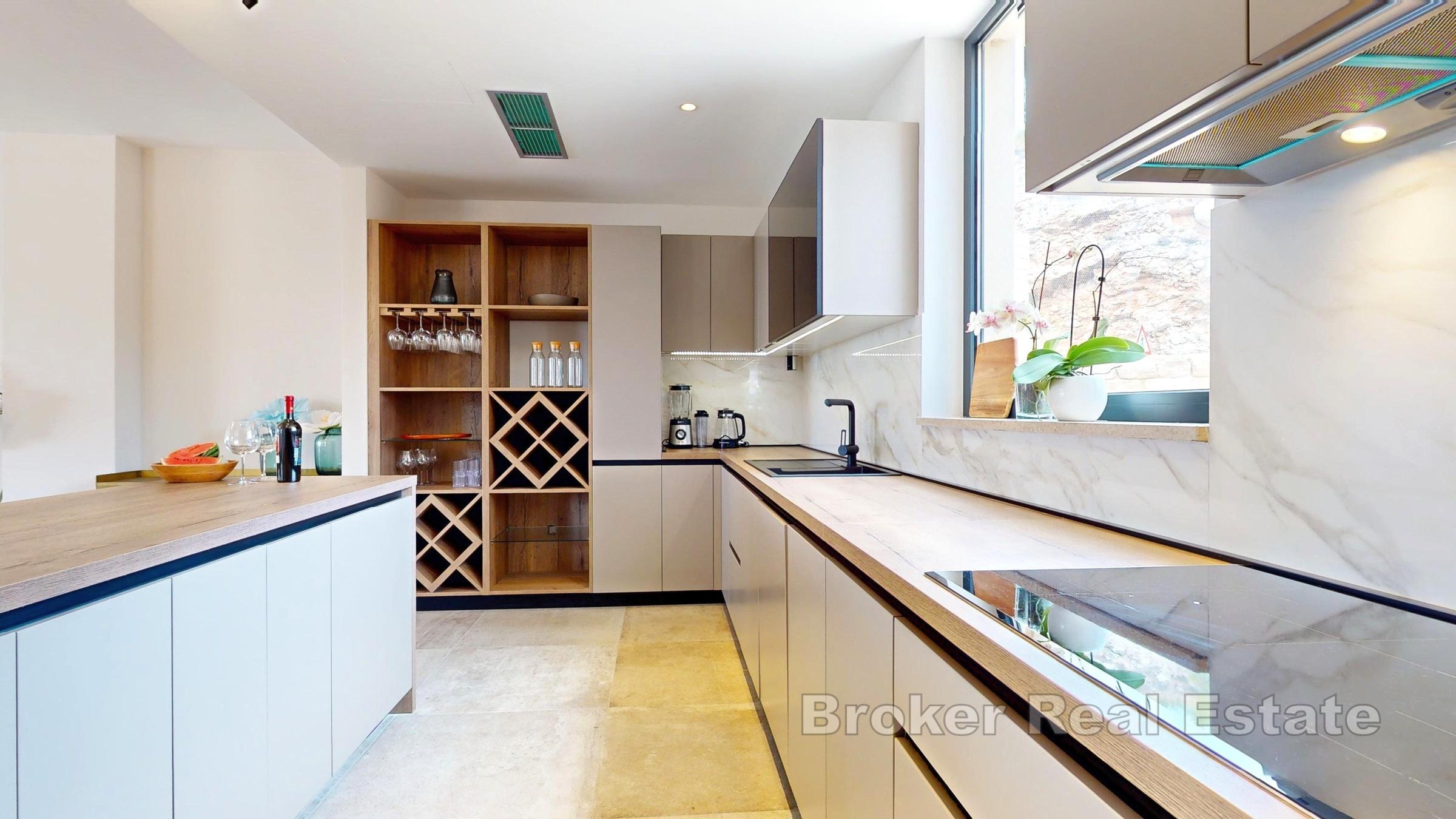 Moderne villa med svømmebasseng