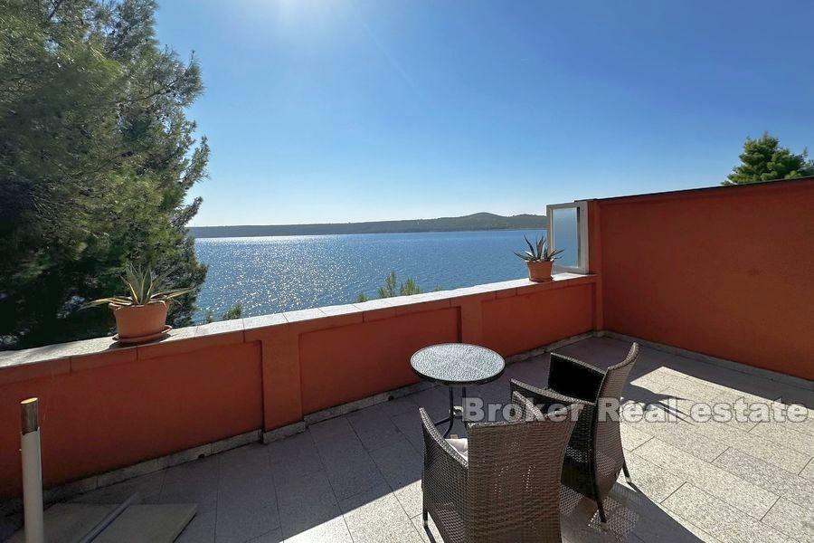 Blízko Zadaru - Dvojdomek v první řadě k moři