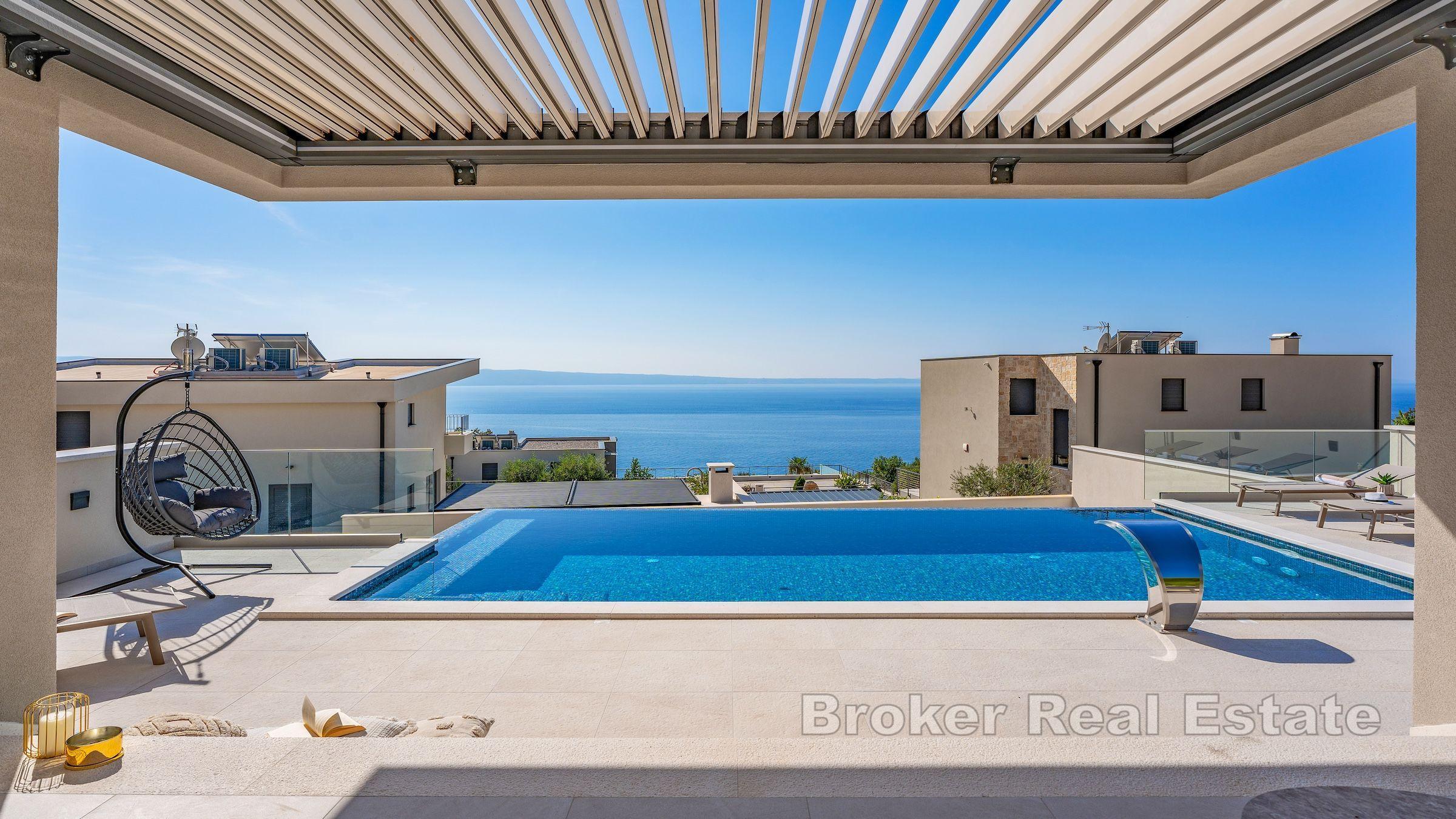 Nowo wybudowana willa z widokiem na basen i morze