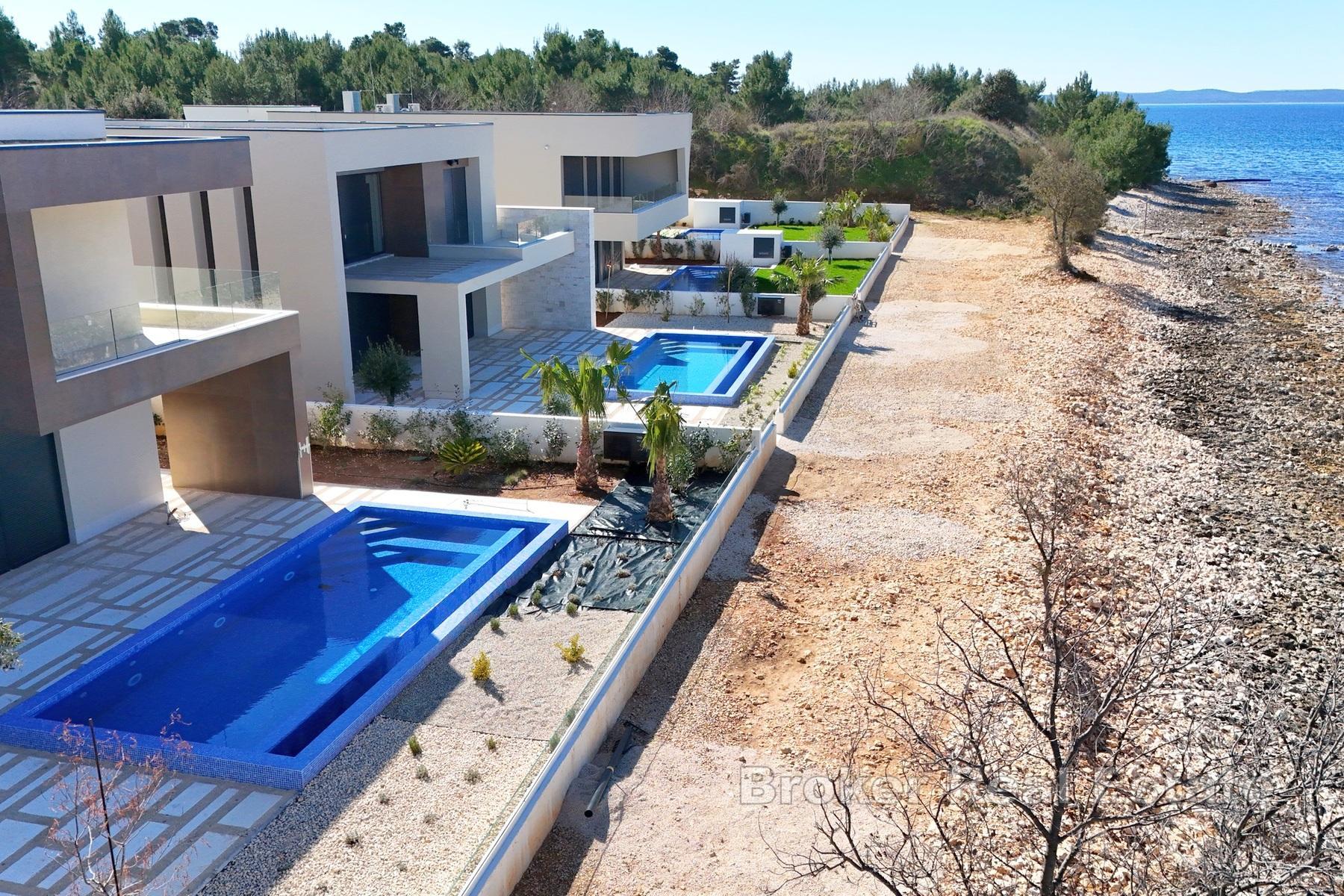 In der Nähe von Zadar - Attraktive Villa in erster Reihe zum Meer