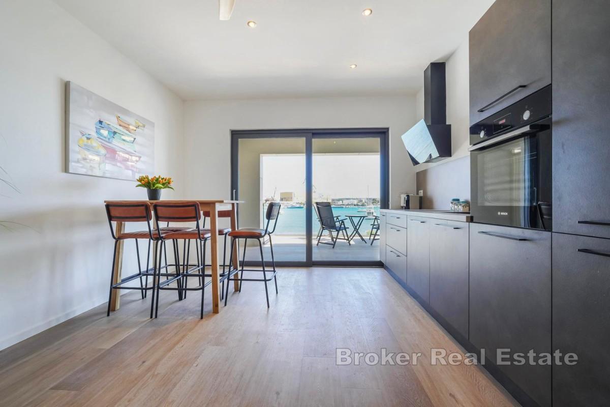 Appartement moderne au premier rang de la mer