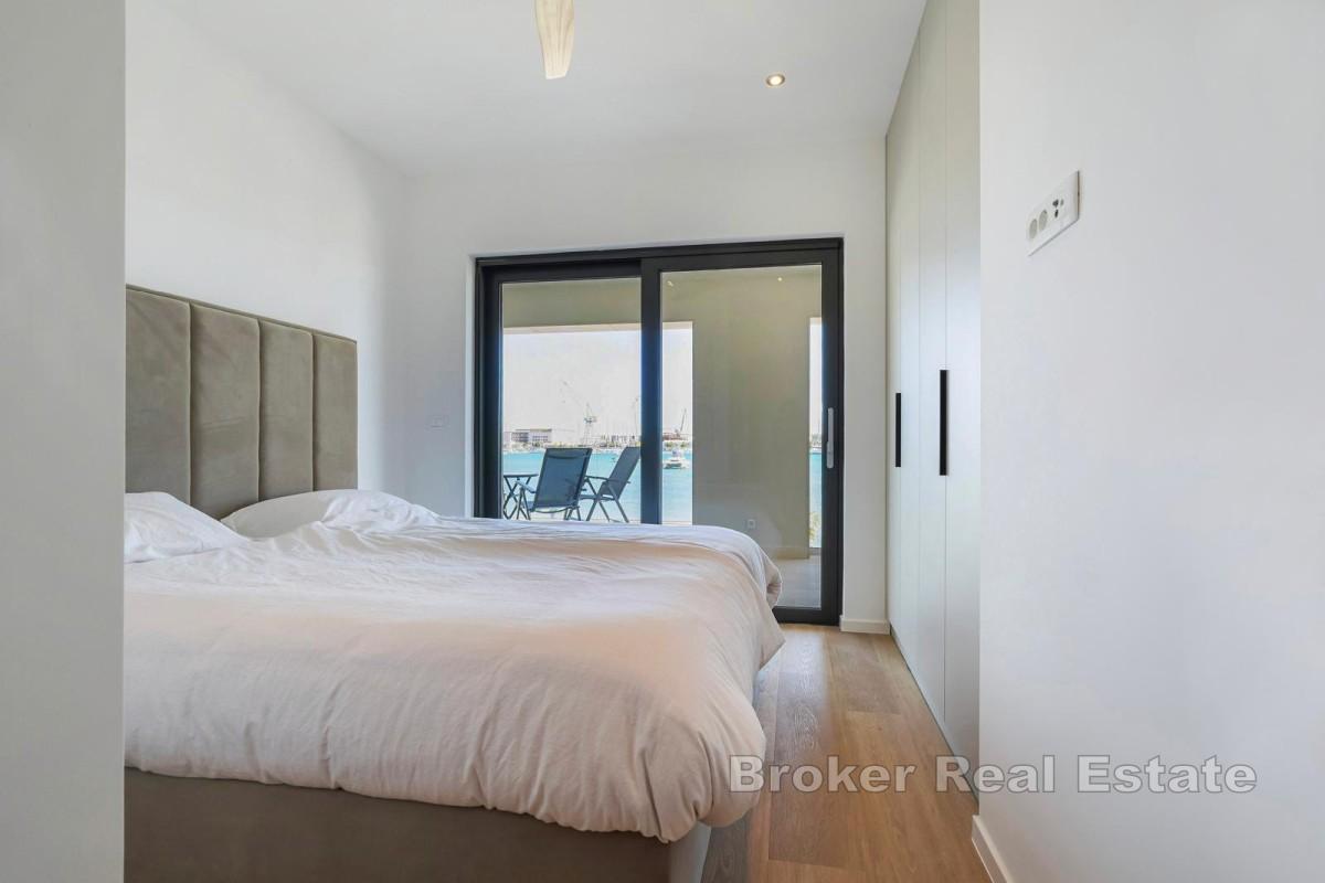 Appartement moderne au premier rang de la mer