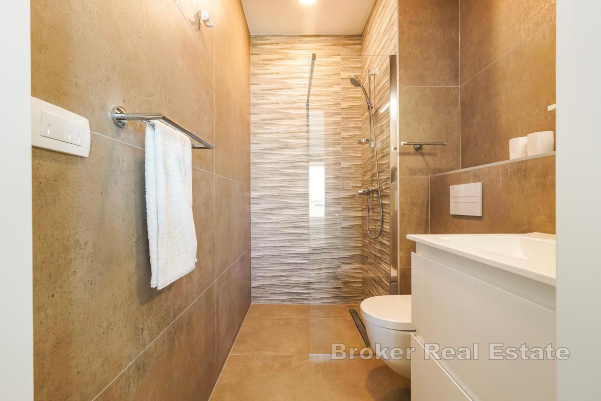 Appartement moderne au premier rang de la mer