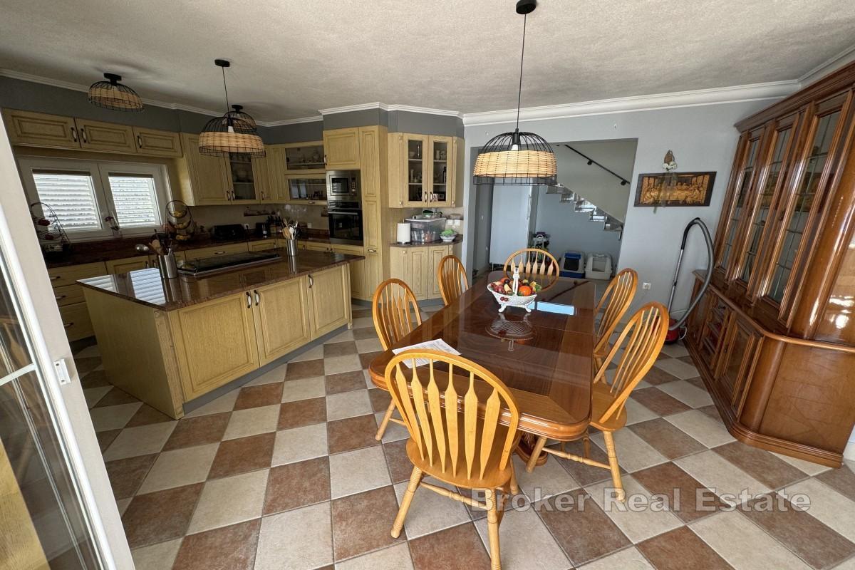 Wunderschönes Familienhaus, erste Reihe zum Meer