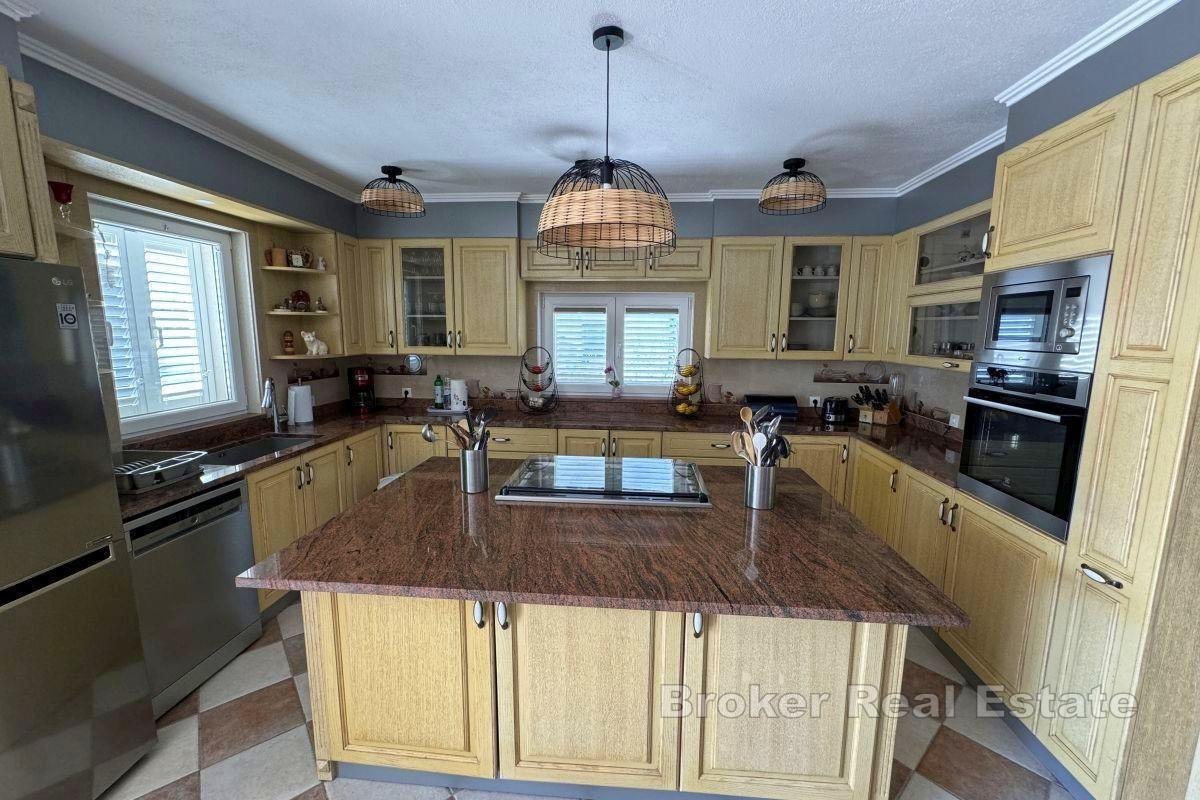 Wunderschönes Familienhaus, erste Reihe zum Meer