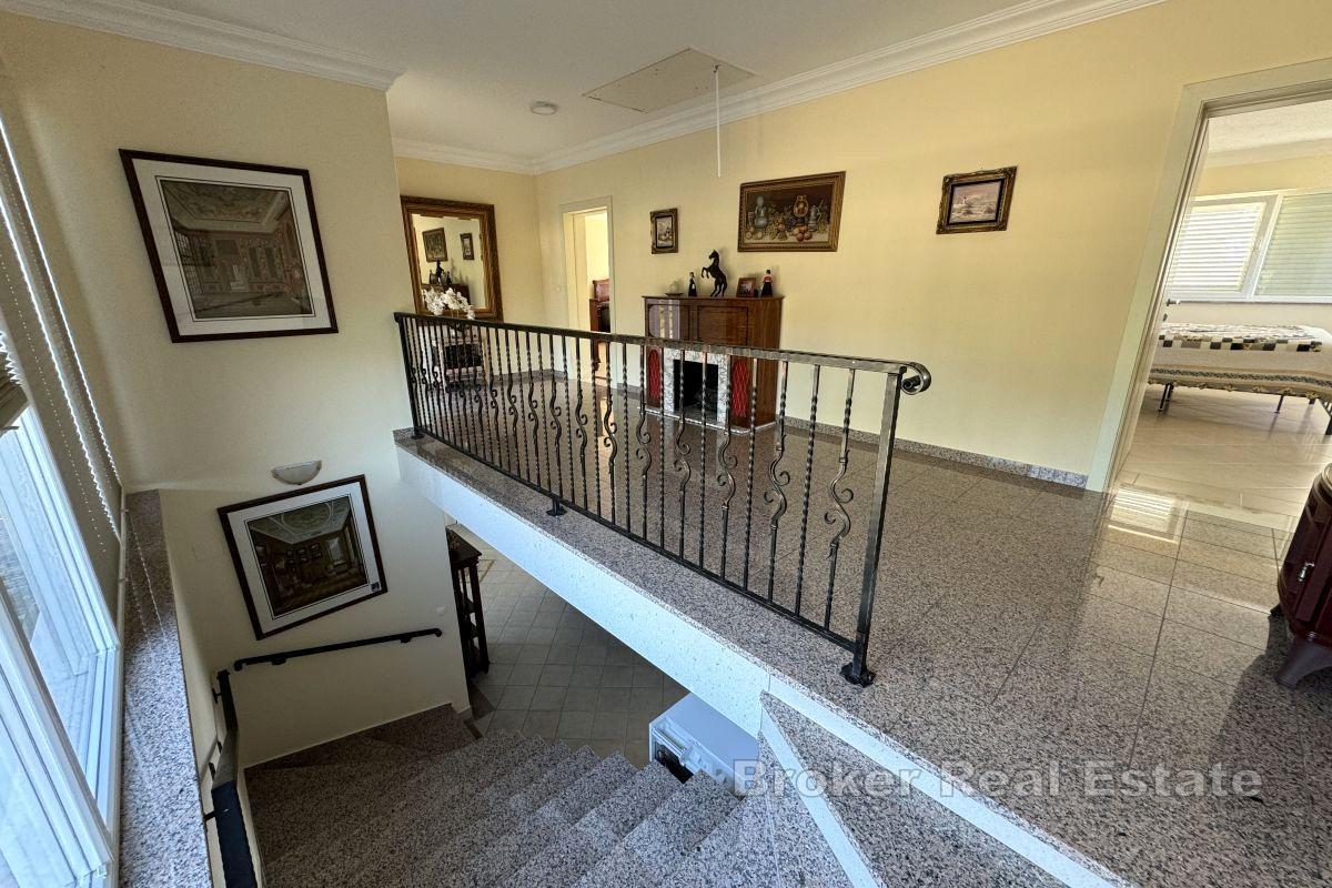 Wunderschönes Familienhaus, erste Reihe zum Meer