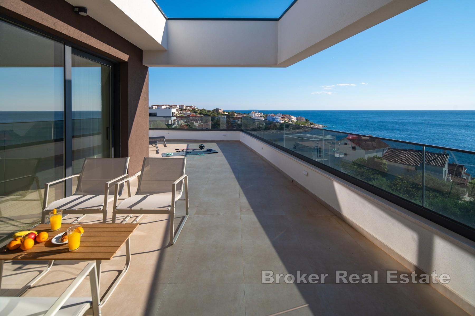 Modern villa med havsutsikt