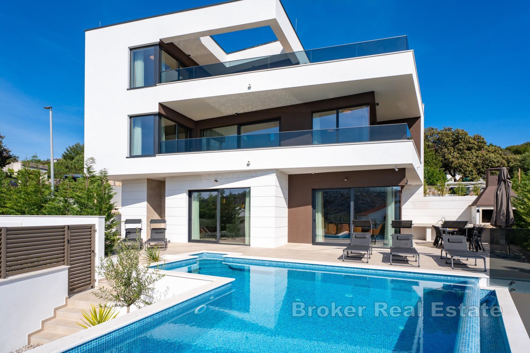 Modern villa med havsutsikt