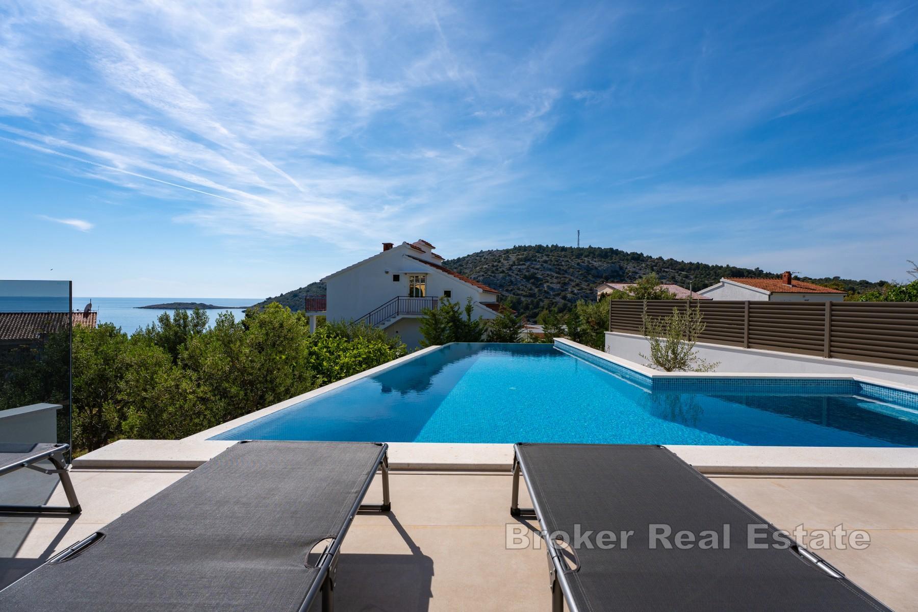 Modern villa med havsutsikt