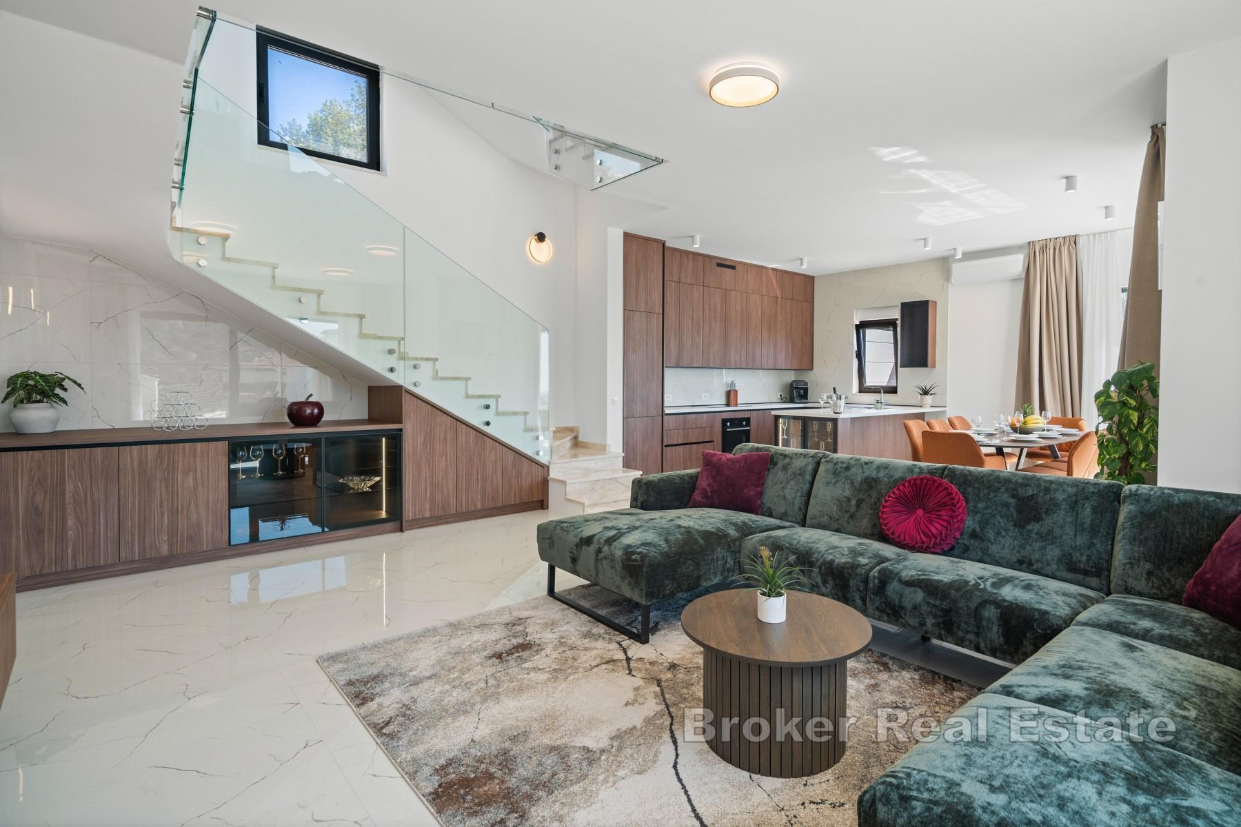Modern villa med havsutsikt