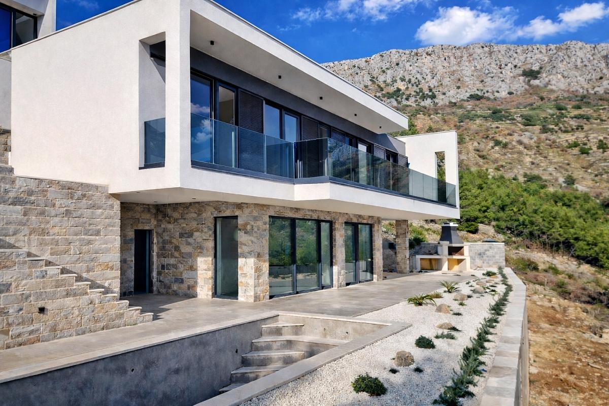 001-2022-388-Omis-villa-with-pool-sale