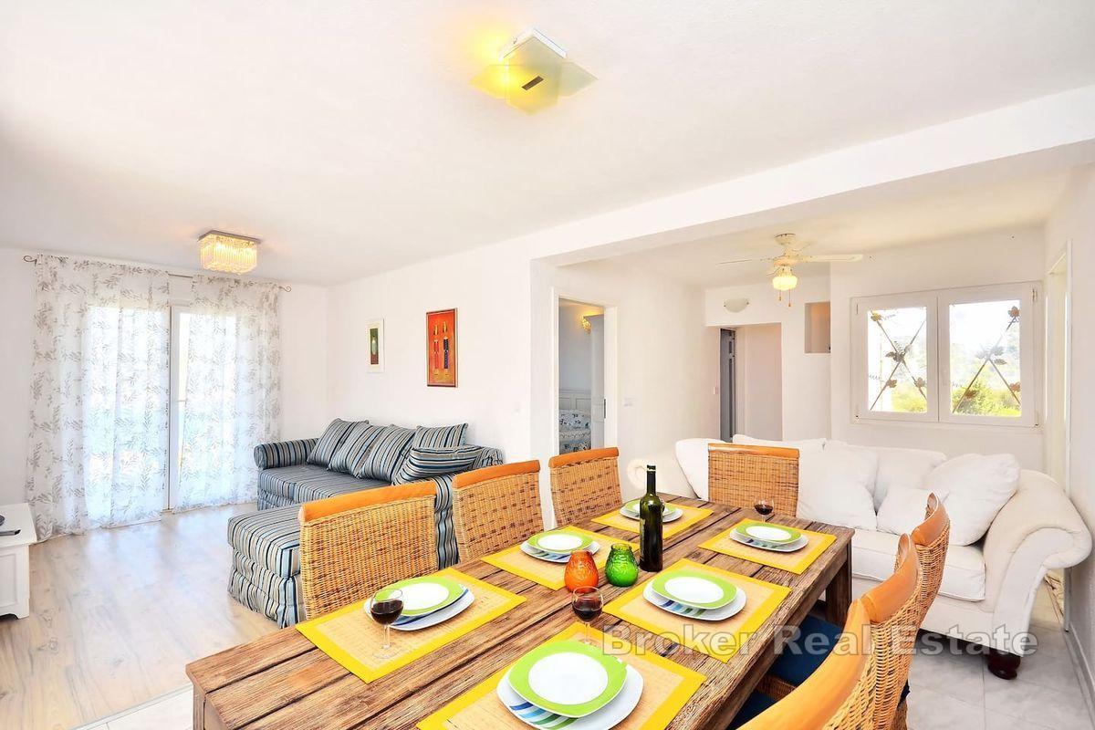 Ostrov Dvenik - Dvojposchodový dom s výhľadom na more