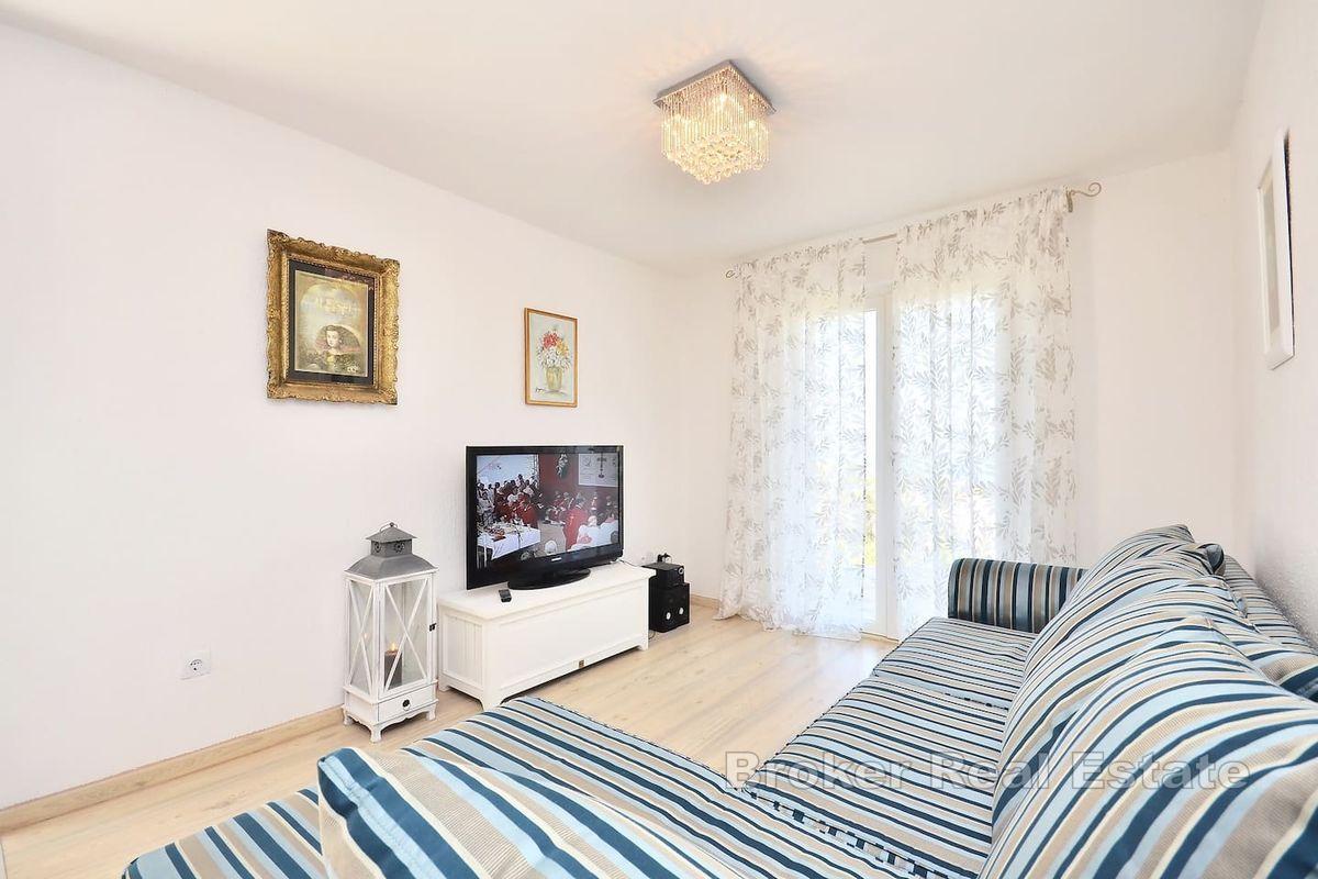 Ostrov Dvenik - Dvojposchodový dom s výhľadom na more