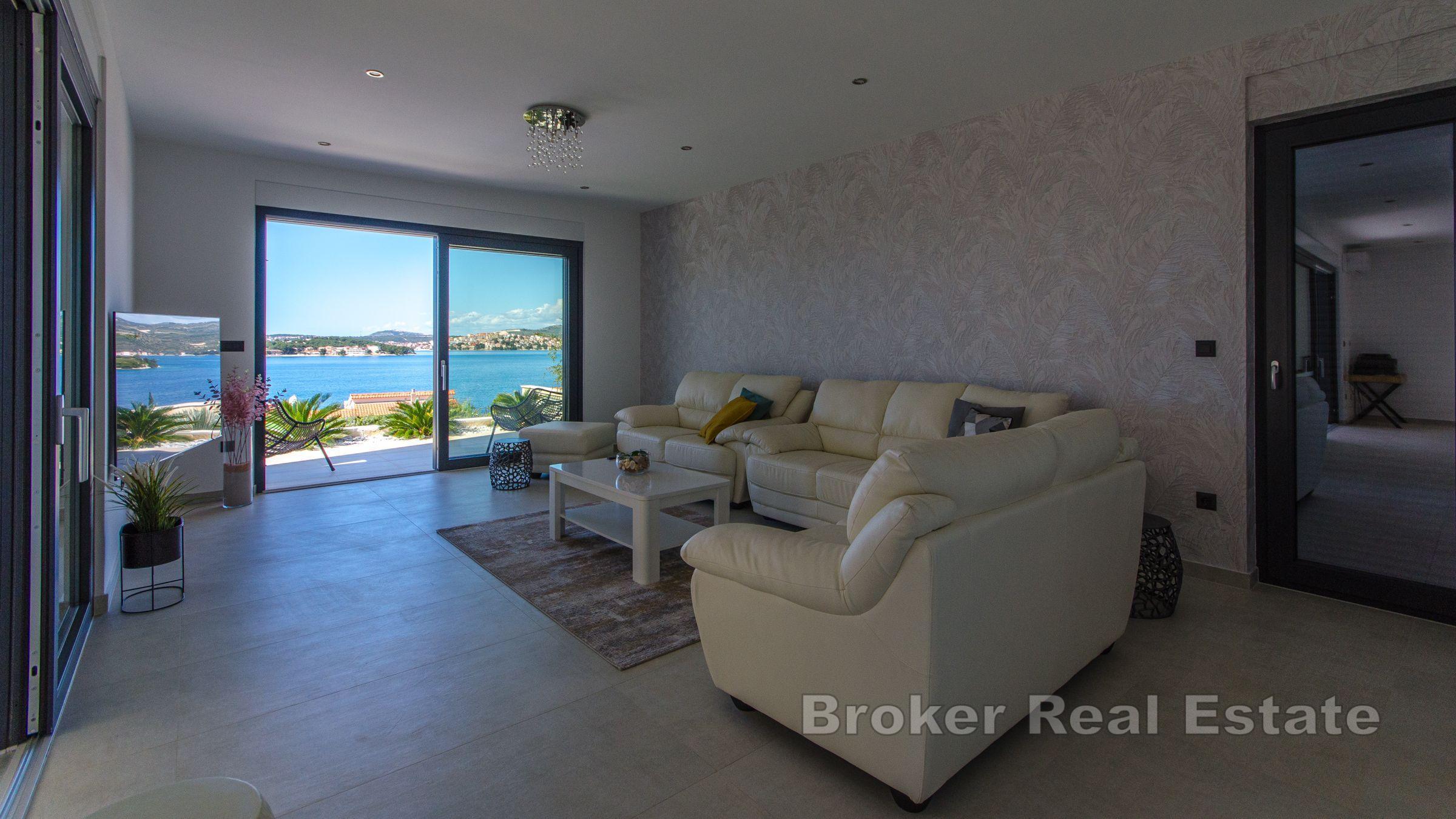 Willa z podgrzewanym basenem i otwartym widokiem na morze