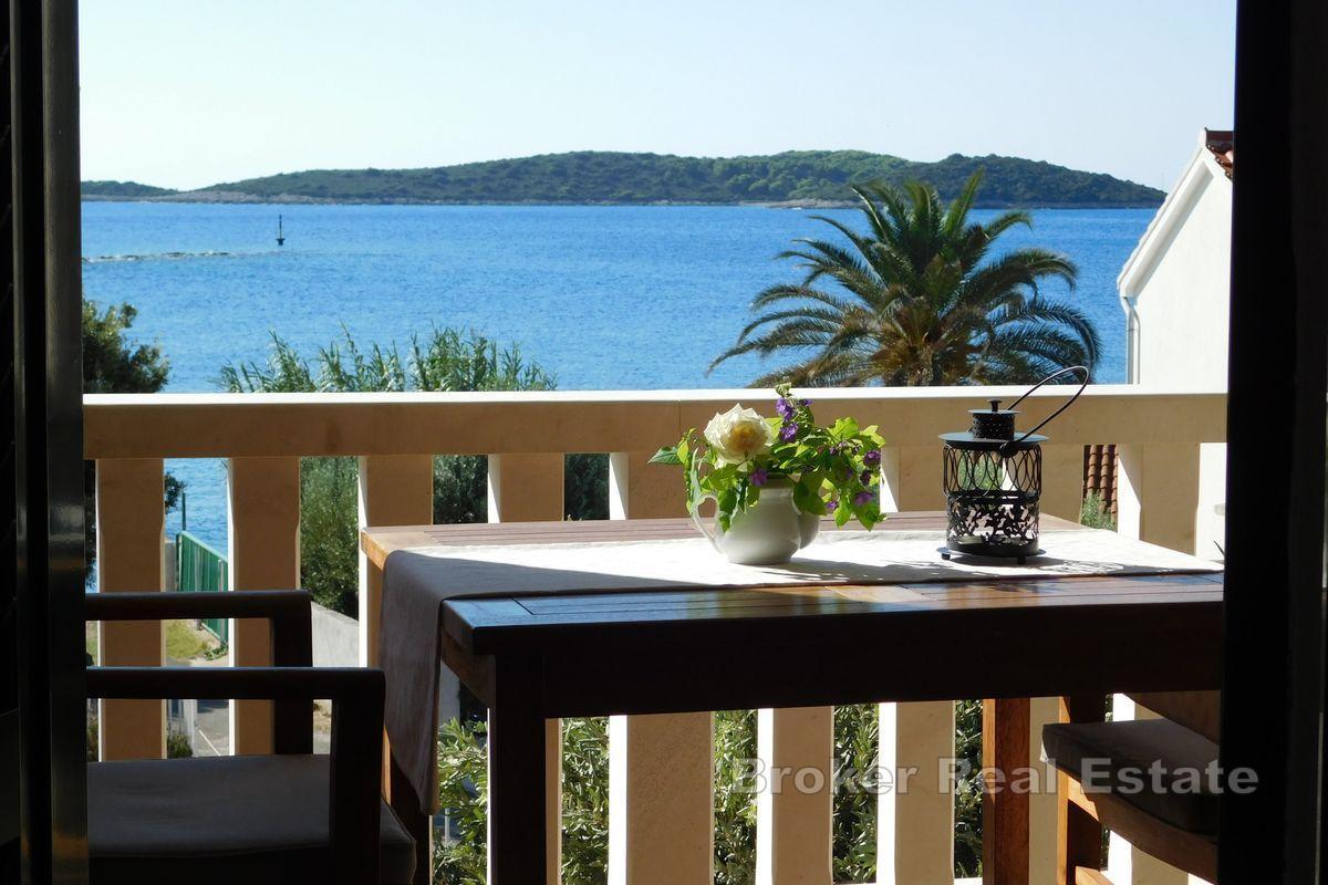 Dvoupatrový dům s výhledem na moře