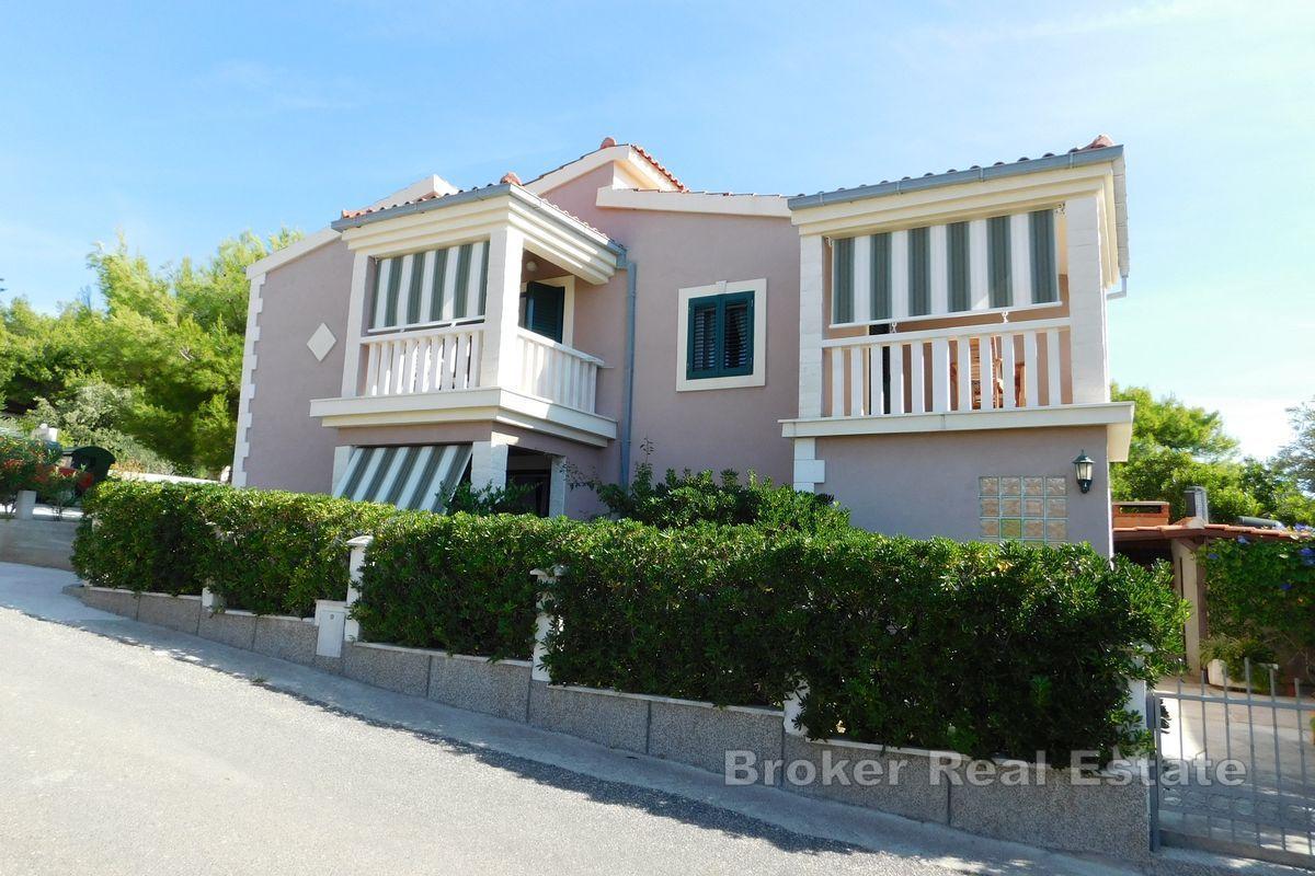 Dvoupatrový dům s výhledem na moře