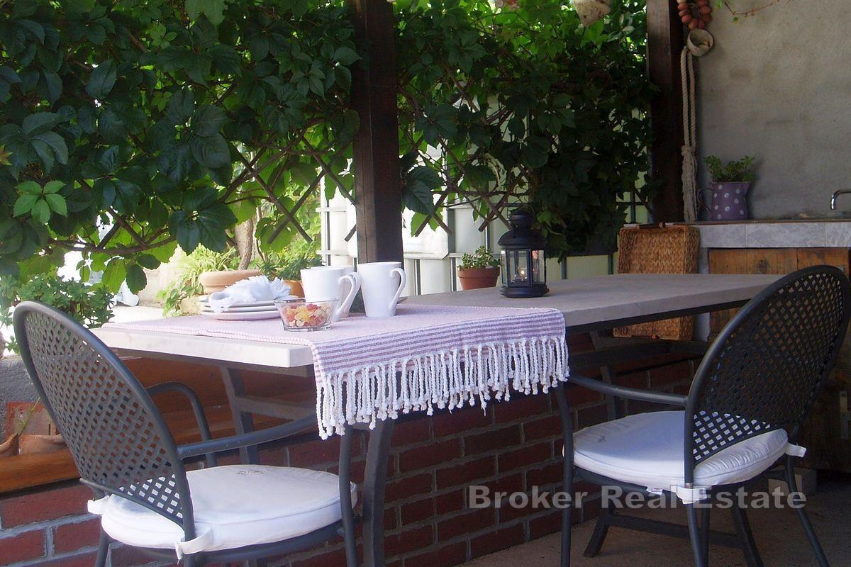 Dvoupatrový dům s výhledem na moře