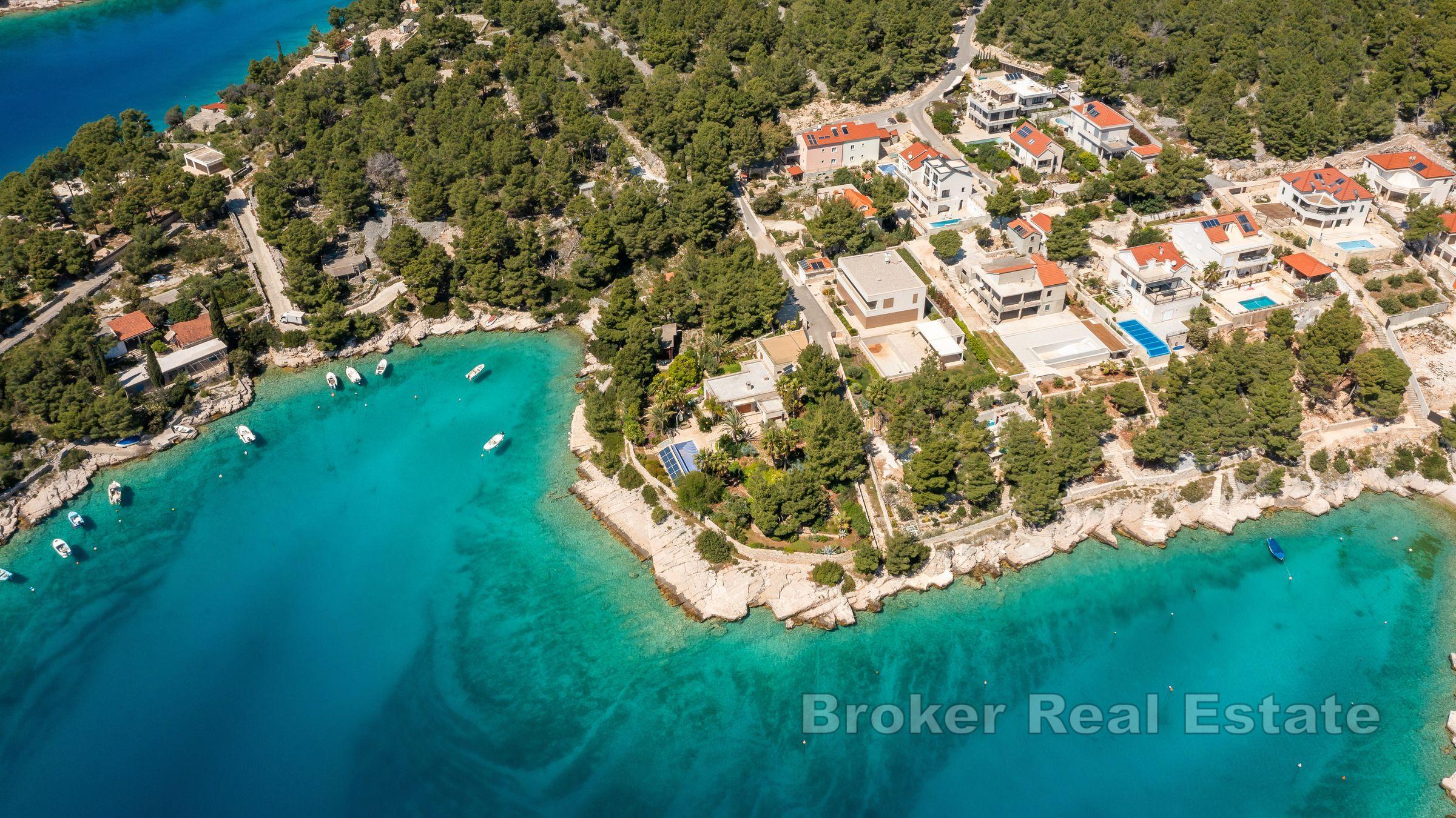 Moderna vila s bazenom i pogledom na more