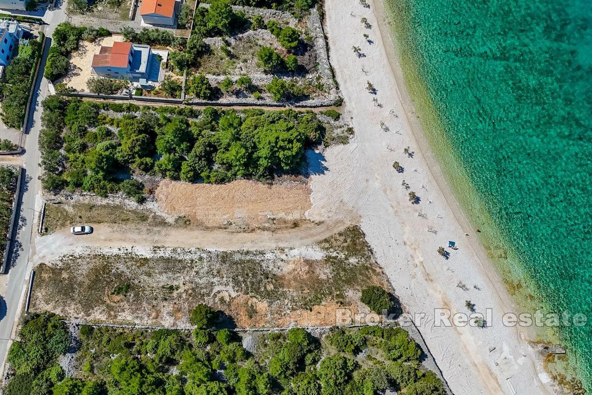 Terrain attrayant dans un emplacement exclusif