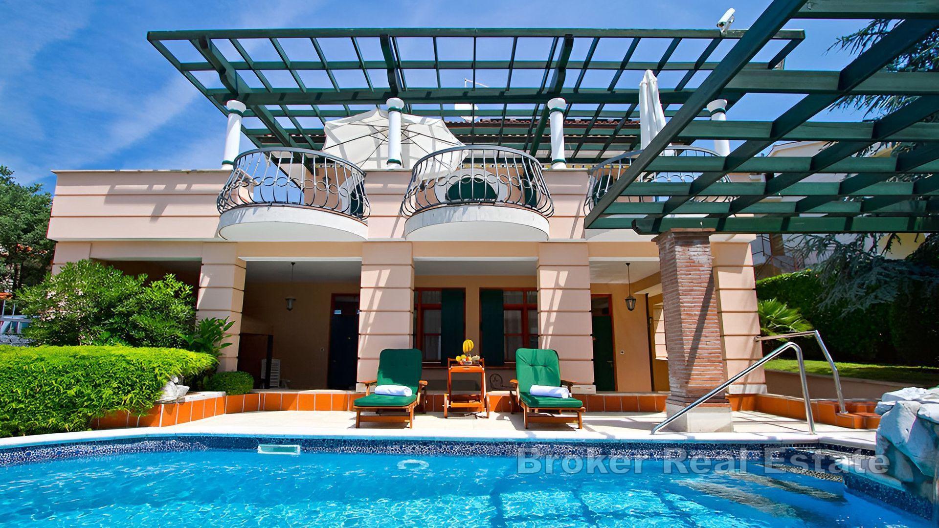 Exklusivt hus med pool