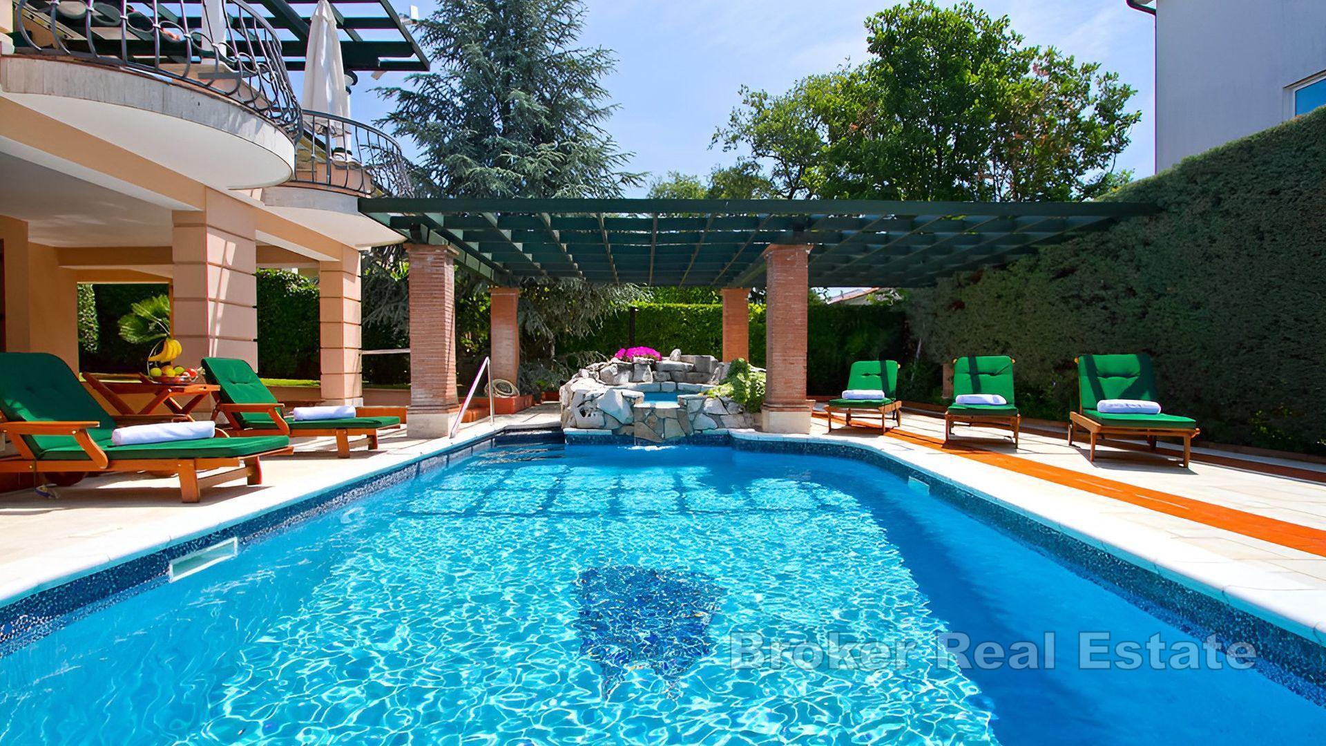 Exklusivt hus med pool