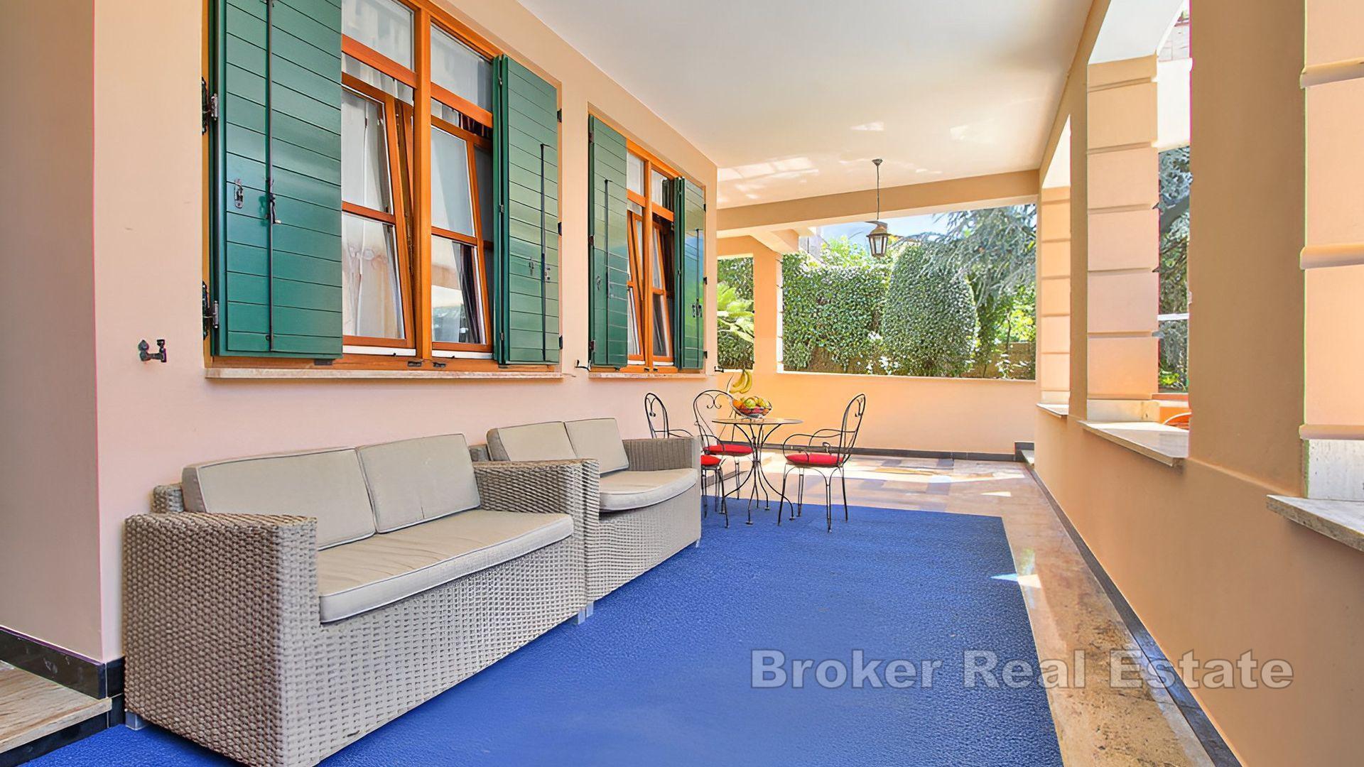 Exklusivt hus med pool