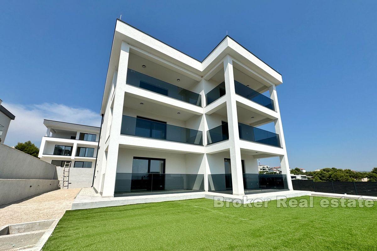 Nowoczesny apartament z dwiema sypialniami i widokiem na morze