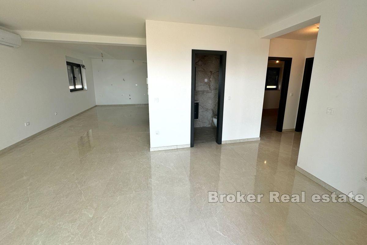 Nowoczesny apartament z dwiema sypialniami i widokiem na morze