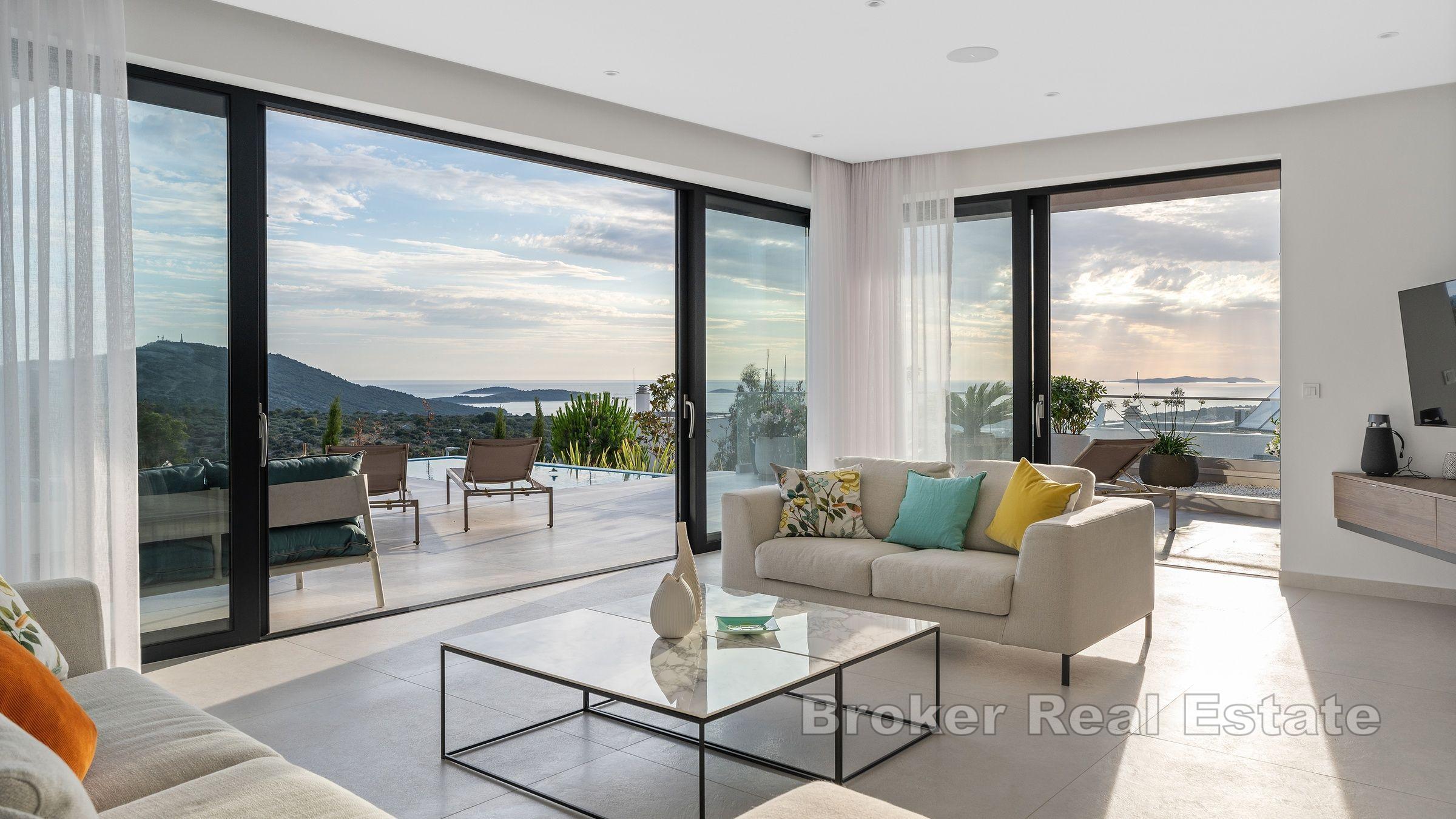 Villa moderna con vista mare