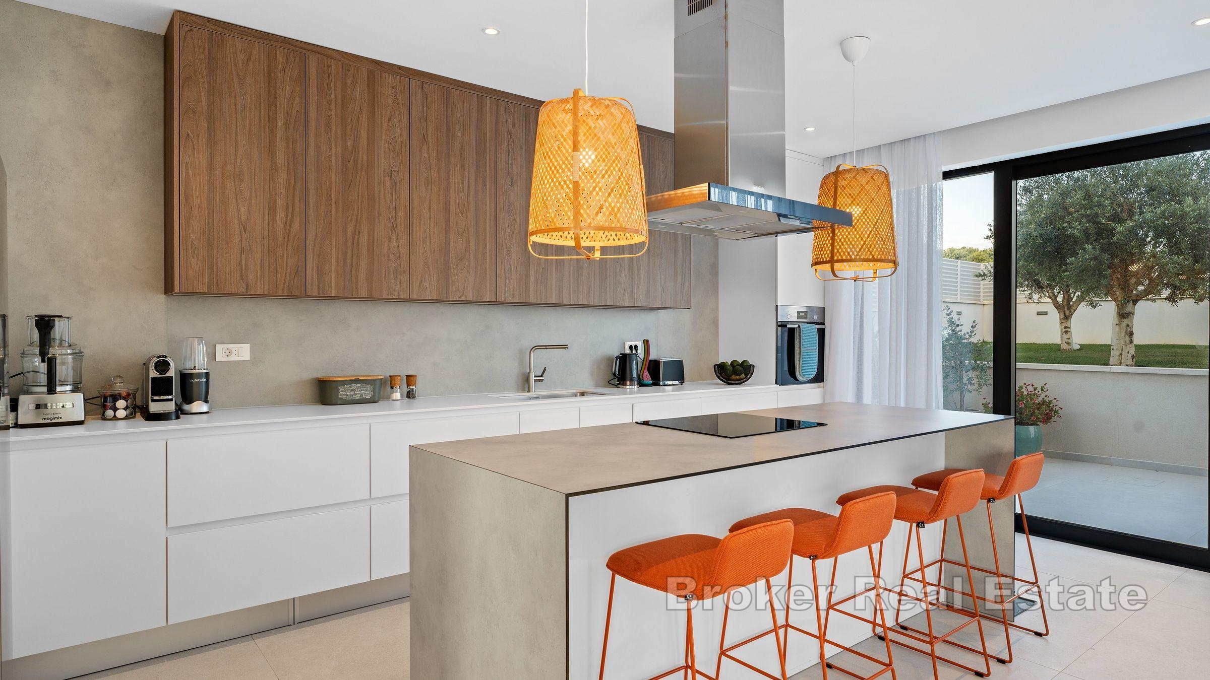 Villa moderna con vista mare