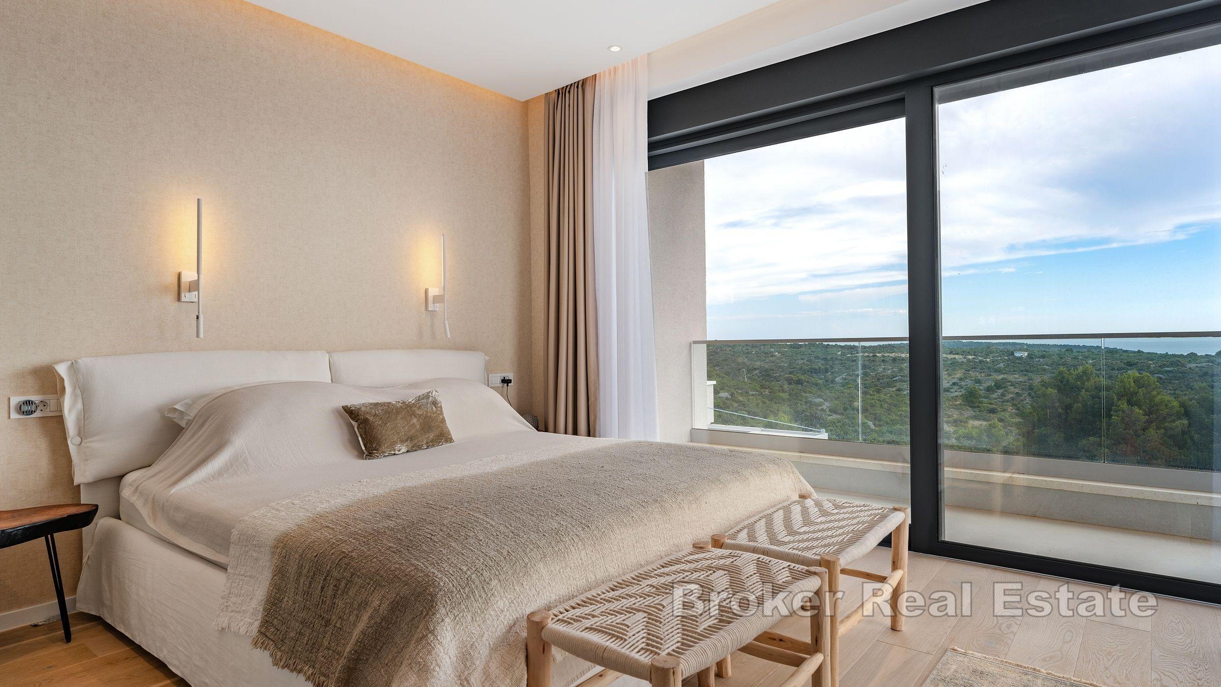 Villa moderna con vista mare