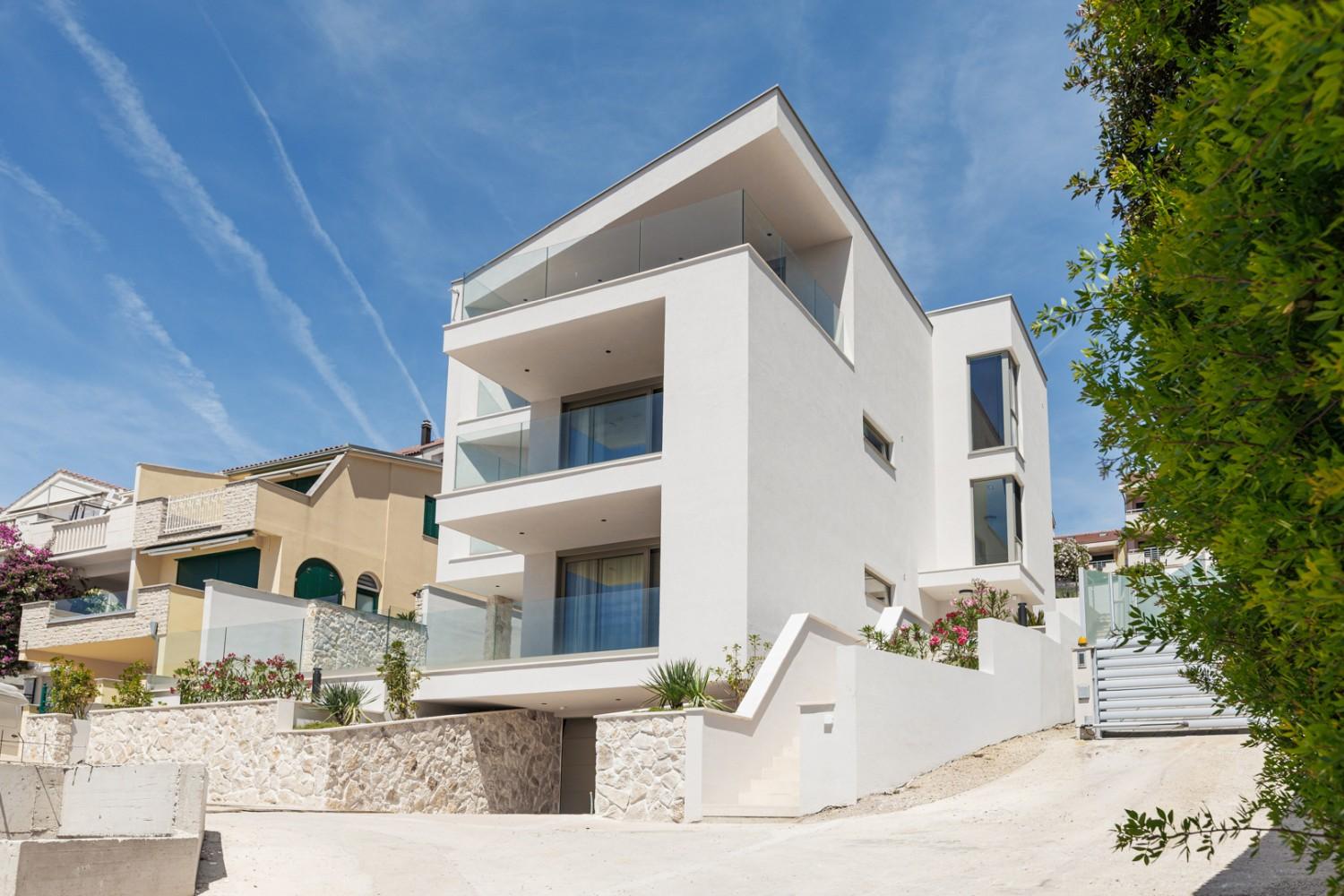001-2022-432-rogoznica-luxury-two-bedroom-apartment-with-sea-view-for-sale