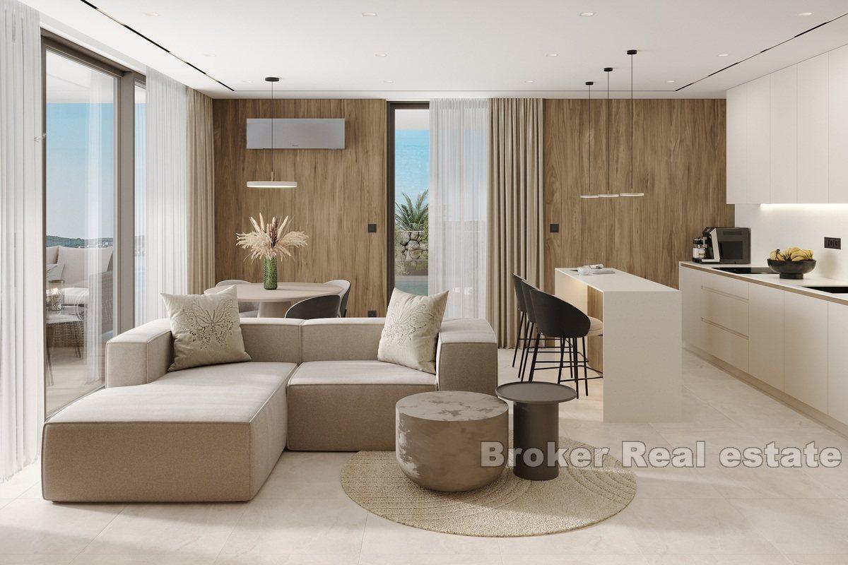 Eine außergewöhnliche Wohnung mit Blick auf das Meer und einen Swimmingpool