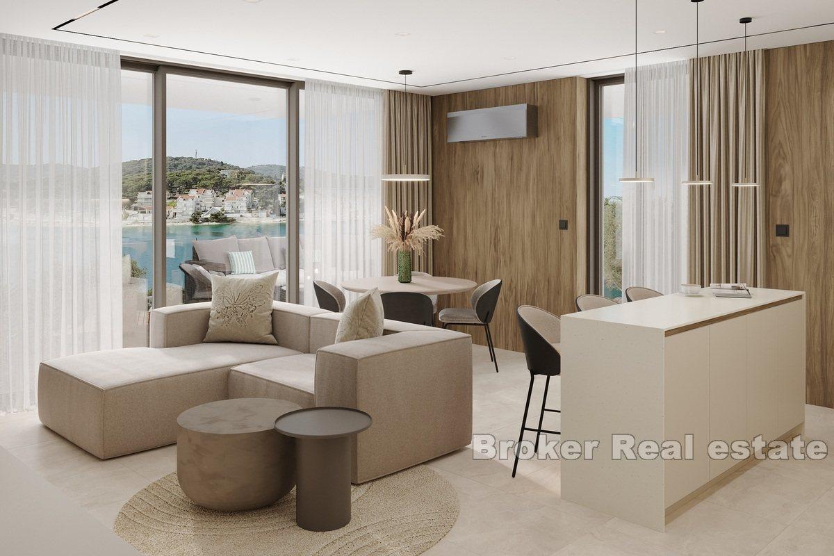 Eine außergewöhnliche Wohnung mit Blick auf das Meer und einen Swimmingpool